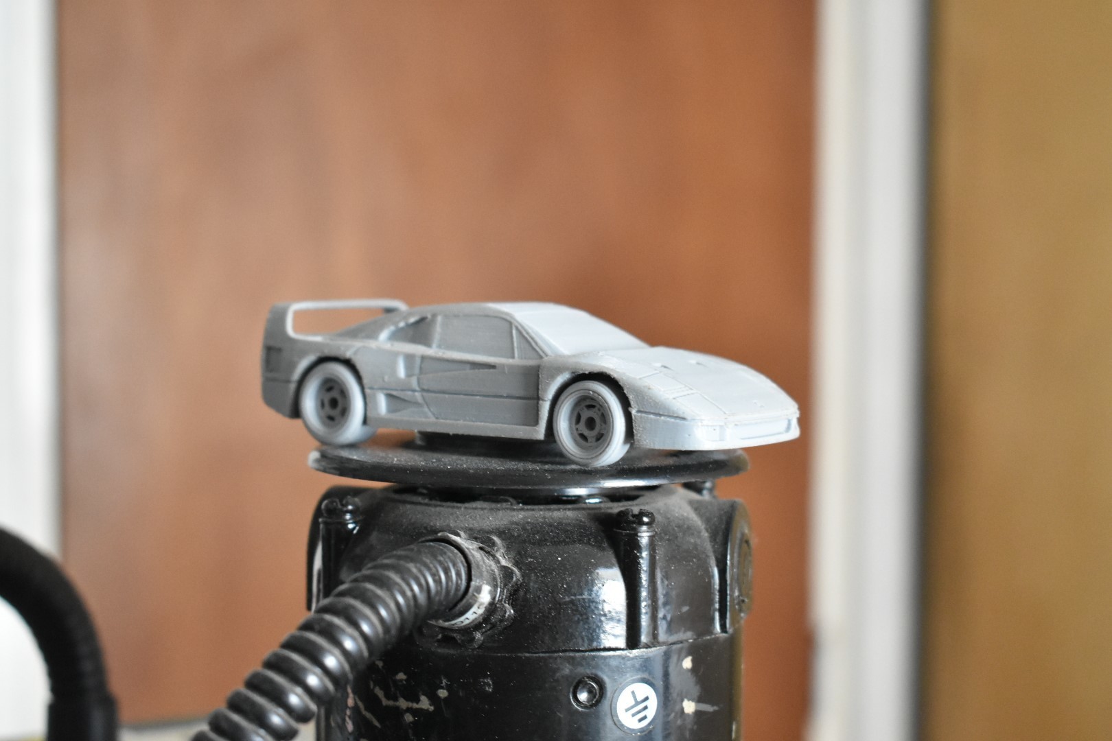 FERRARI F40 SUPER CAR 1:64 SCALE