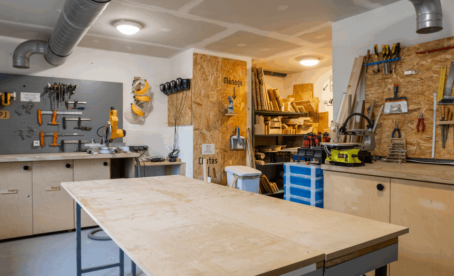 Menuiserie, bricolage et fabrication au FabLab La Verrière